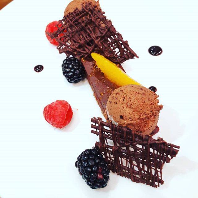 Carusos Family Resturaunt | restaurant | 35 Talbot St E, Cayuga, ON N0A 1E0, Canada | 2897367777 OR +1 289-736-7777