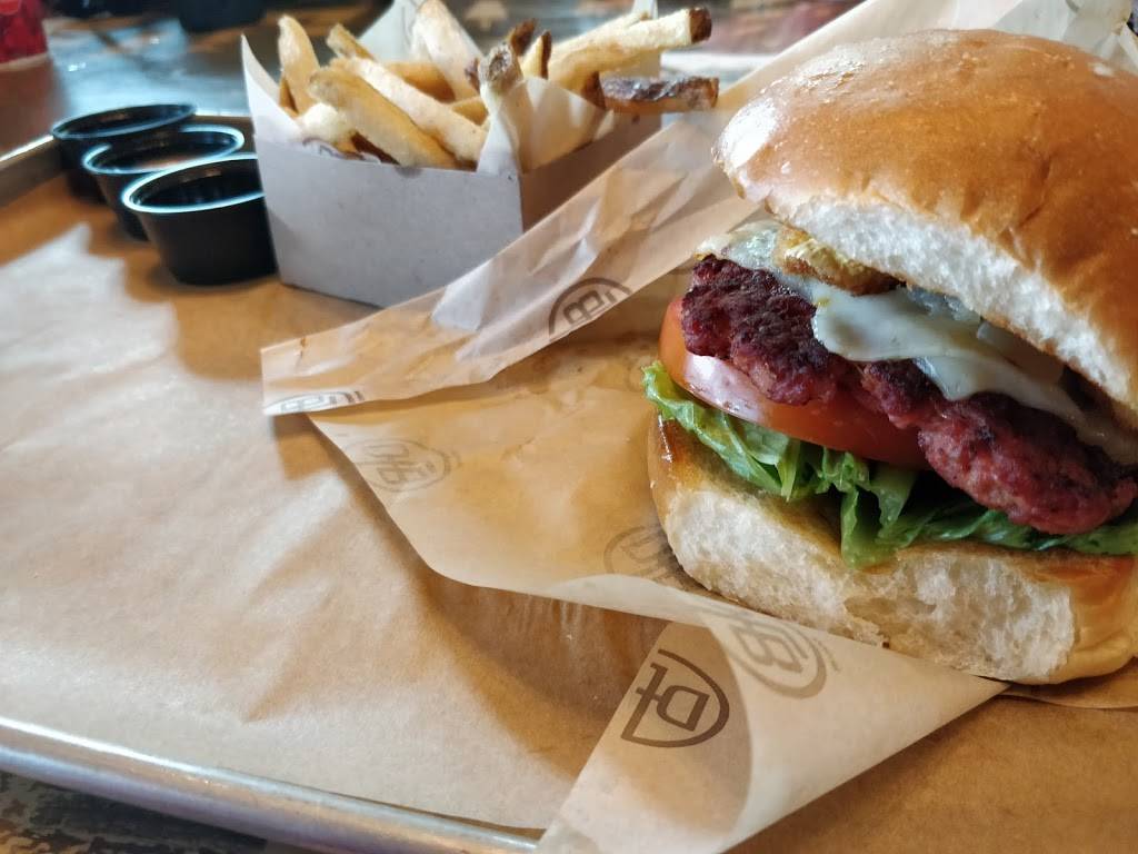 D-Luxe Burger | restaurant | 1524 Buena Vista Dr, Orlando, FL 32830, USA | 4079343110 OR +1 407-934-3110