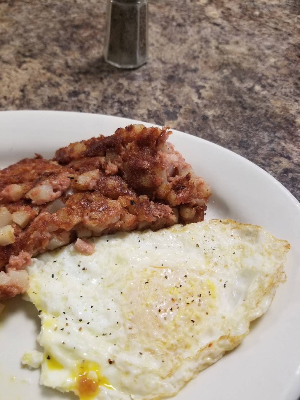 Footville Friendly Cafe | restaurant | 235 Depot St, Footville, WI 53537, USA | 6088766309 OR +1 608-876-6309