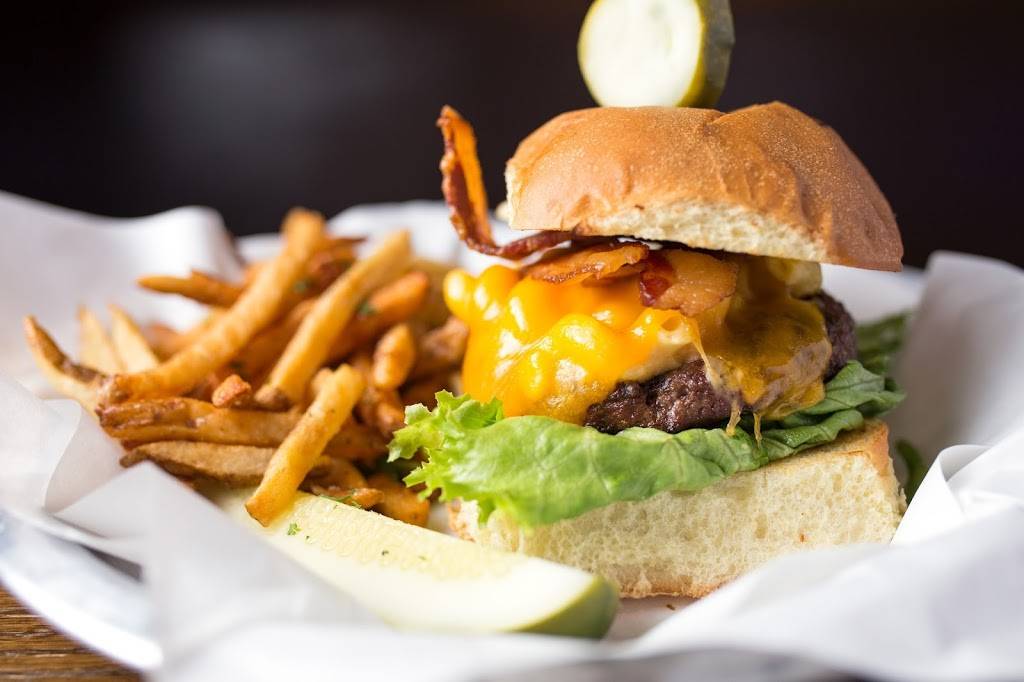 Flagship Tavern & Grill | restaurant | 1622 W Belmont Ave, Chicago, IL 60657, USA | 7732813805 OR +1 773-281-3805