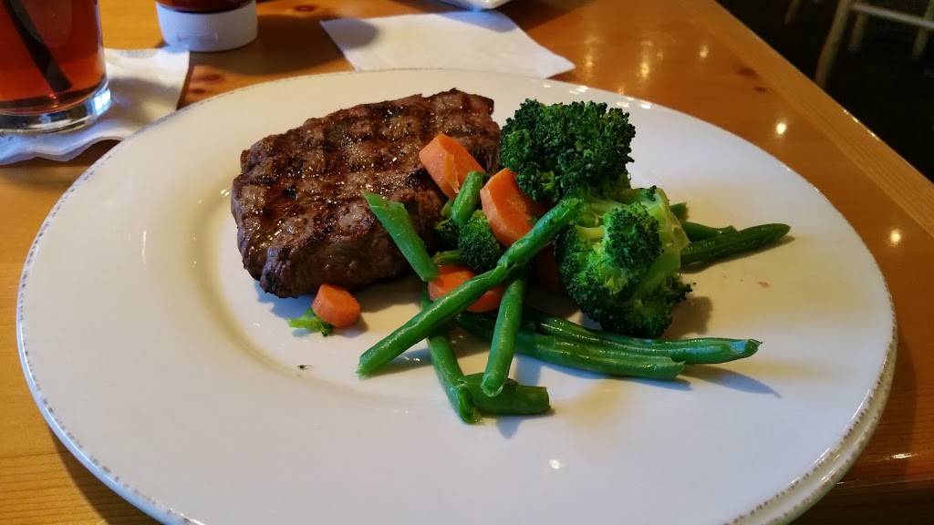 Grizzlys | restaurant | 4890 Golf Rd, Eau Claire, WI 54701, USA | 7158326481 OR +1 715-832-6481