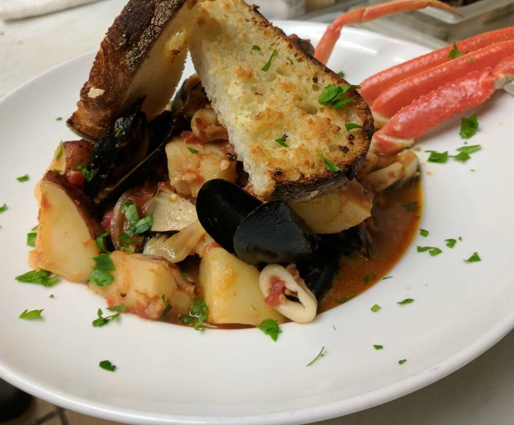 Capn Jacks Restaurant | restaurant | 706 Succotash Rd, Wakefield, RI 02879, USA | 4017894556 OR +1 401-789-4556