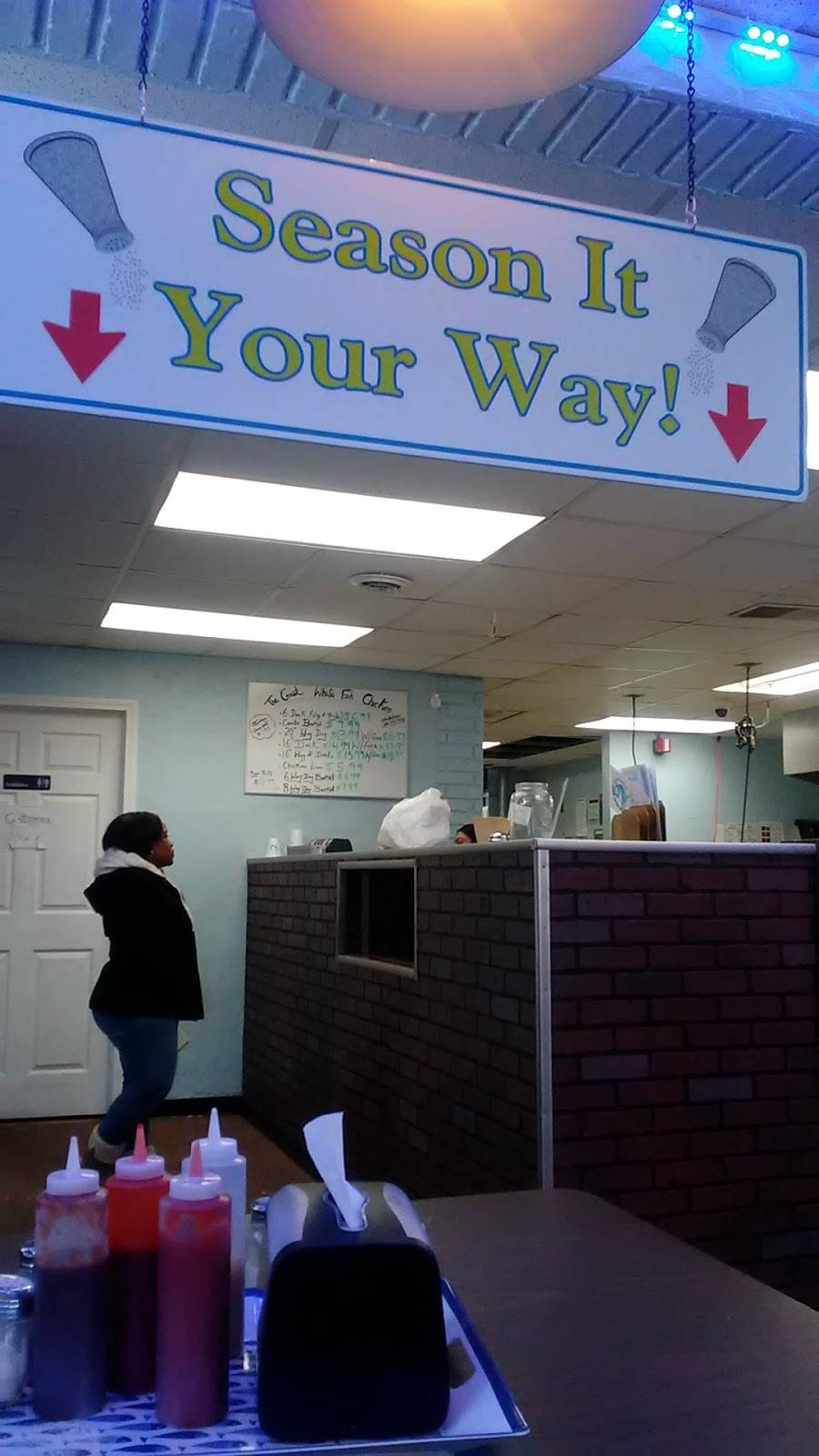 Great White Fish Chicken | restaurant | 4200 Kalamazoo Ave SE, Grand Rapids, MI 49508, USA | 6164522565 OR +1 616-452-2565