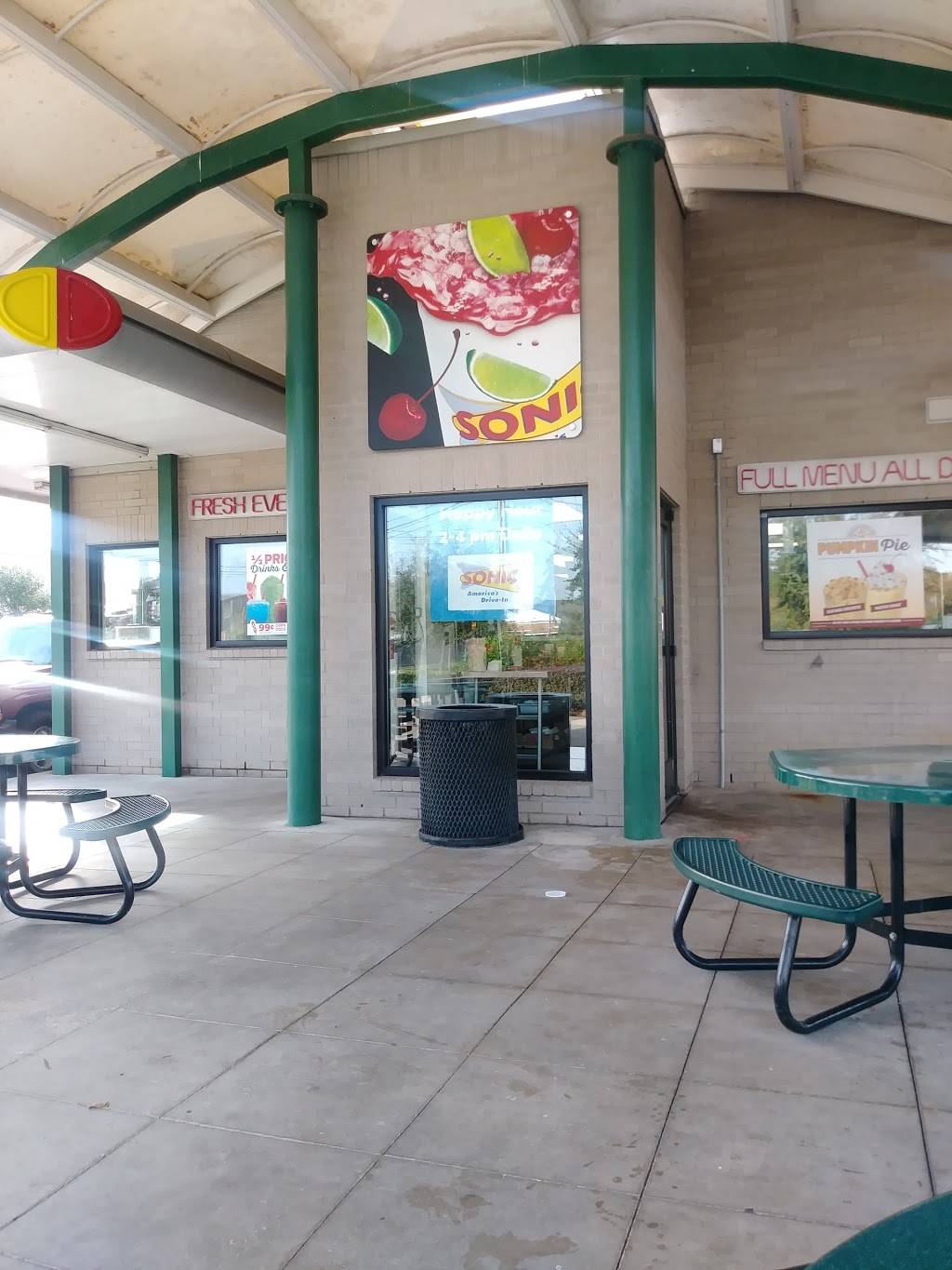 Sonic Drive-In | restaurant | 3626 Old Spanish Trail, Houston, TX 77021, USA | 7137470324 OR +1 713-747-0324