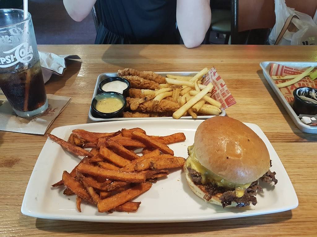 Applebees Grill + Bar | restaurant | 120 Charlton Rd, Sturbridge, MA 01566, USA | 5083470174 OR +1 508-347-0174