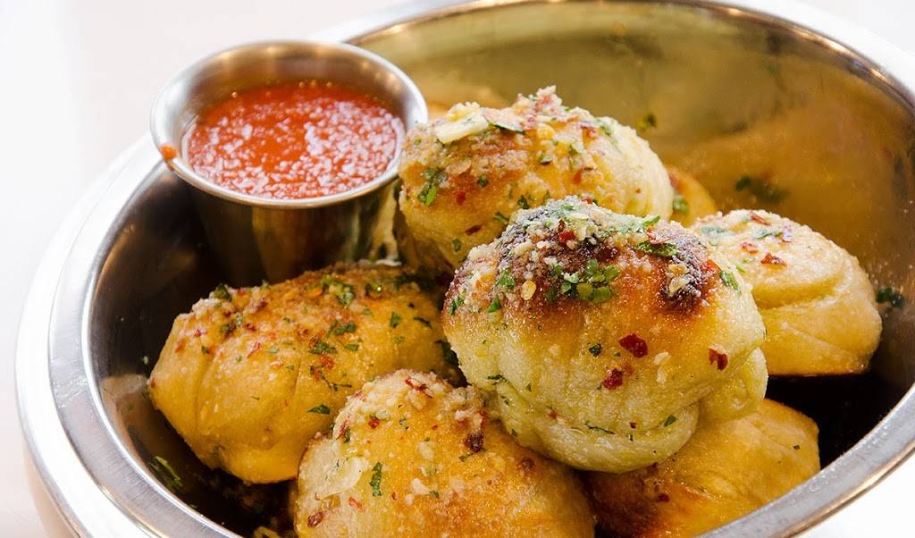 Zolis NY Pizza | restaurant | 14910 Midway Rd, Addison, TX 75001, USA | 4697549654 OR +1 469-754-9654