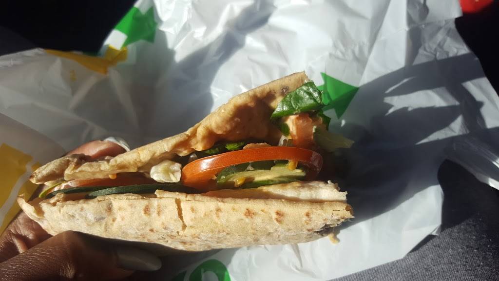 Subway Restaurants | restaurant | 6981 Cameron Blvd #101, Gilroy, CA 95020, USA | 4088473300 OR +1 408-847-3300