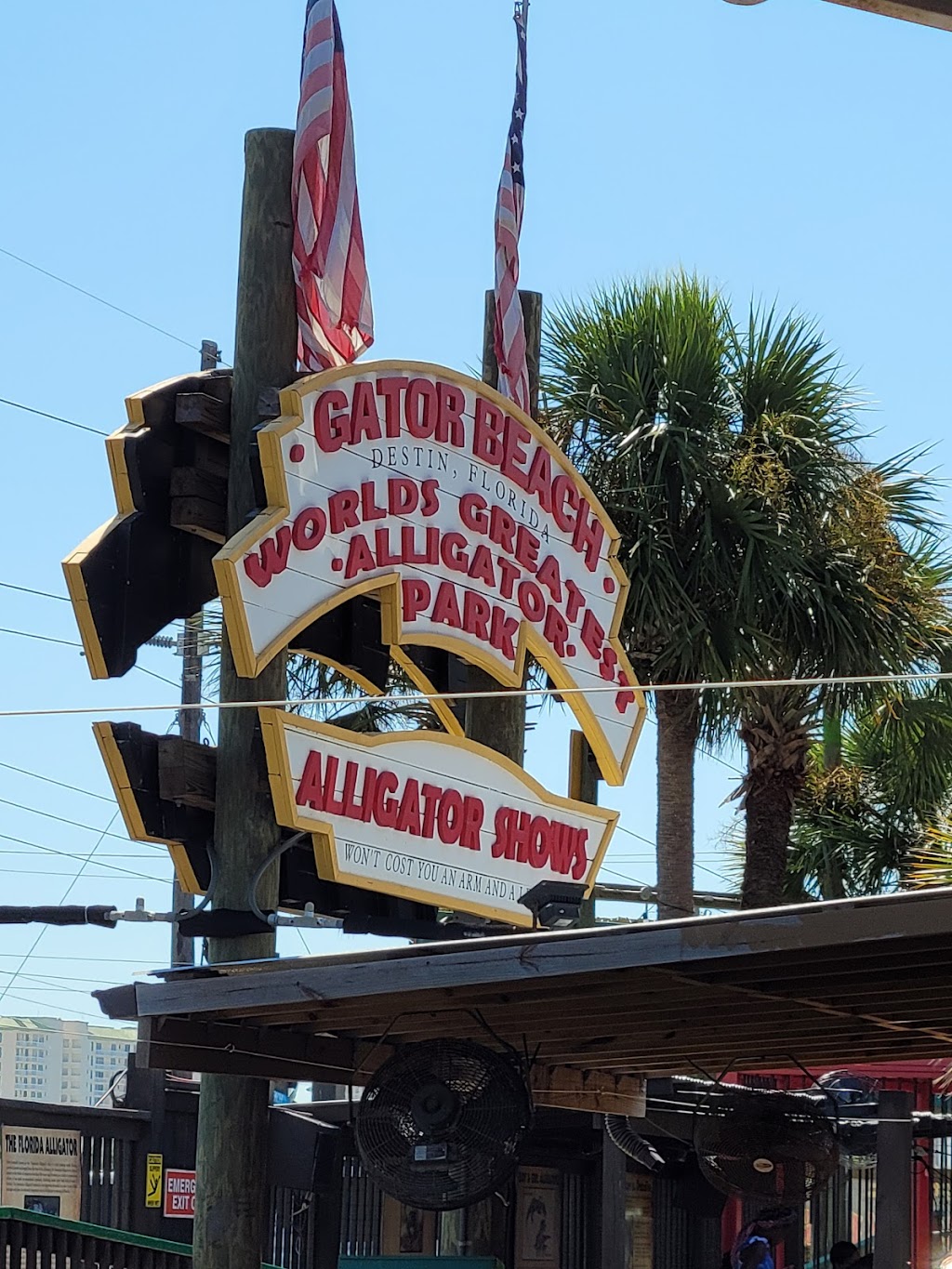 Fudpuckers | restaurant | 20001 Emerald Coast Pkwy, Destin, FL 32541, USA | 2816526123 OR +1 281-652-6123