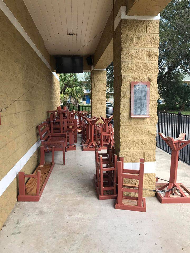The Pint Size Pub | restaurant | 110 S 5th St, Leesburg, FL 34748, USA | 3524600383 OR +1 352-460-0383