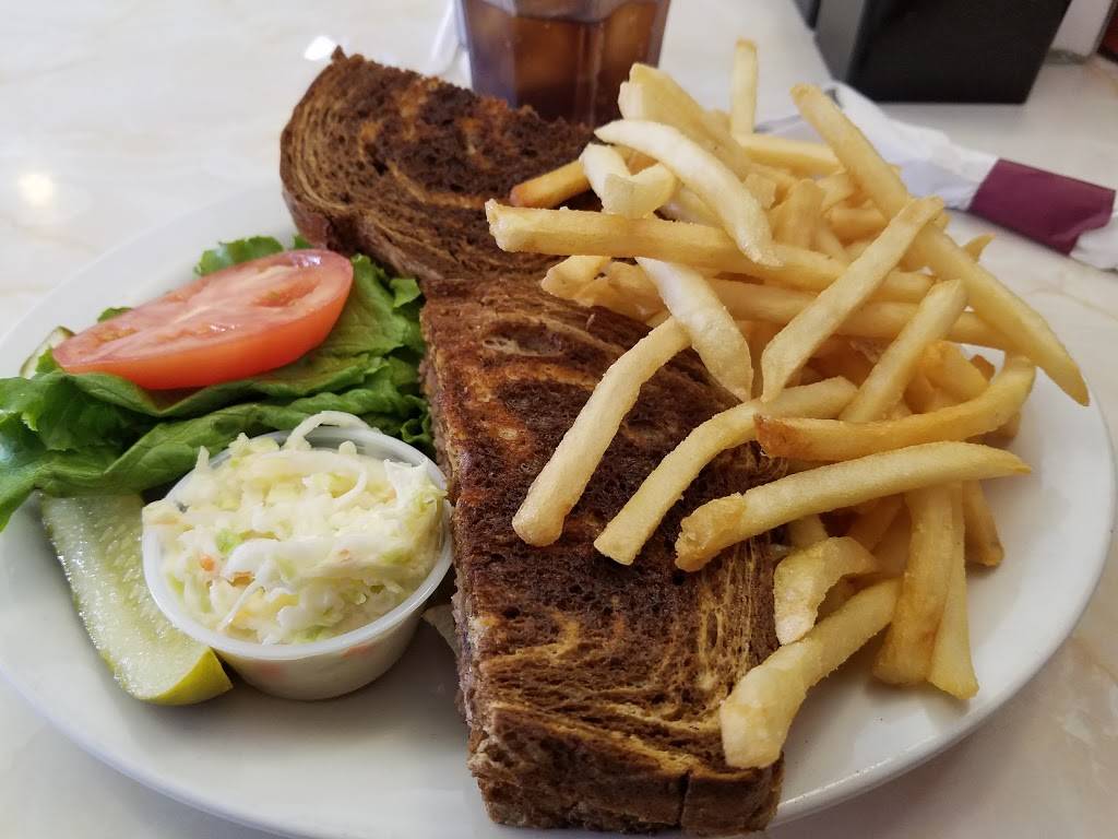 Ma Fischers | restaurant | 2214 N Farwell Ave, Milwaukee, WI 53202, USA | 4142717424 OR +1 414-271-7424