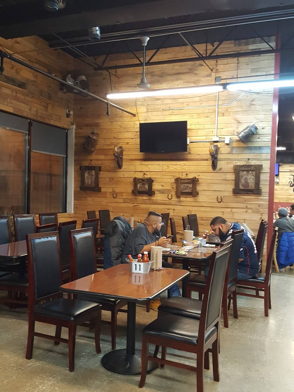 La Antigua Hacienda Seafood Restaurant | restaurant | 2249 S Pulaski Rd, Chicago, IL 60623, USA | 7735216200 OR +1 773-521-6200