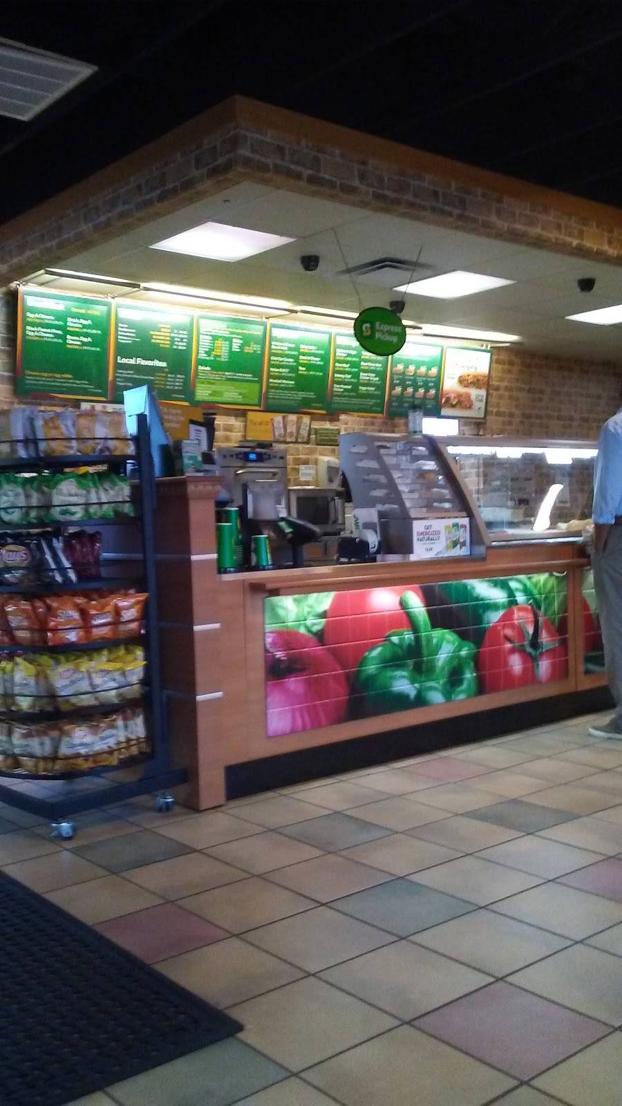Subway | restaurant | 3901 N Lincoln Blvd, Oklahoma City, OK 73105, USA | 4055211111 OR +1 405-521-1111