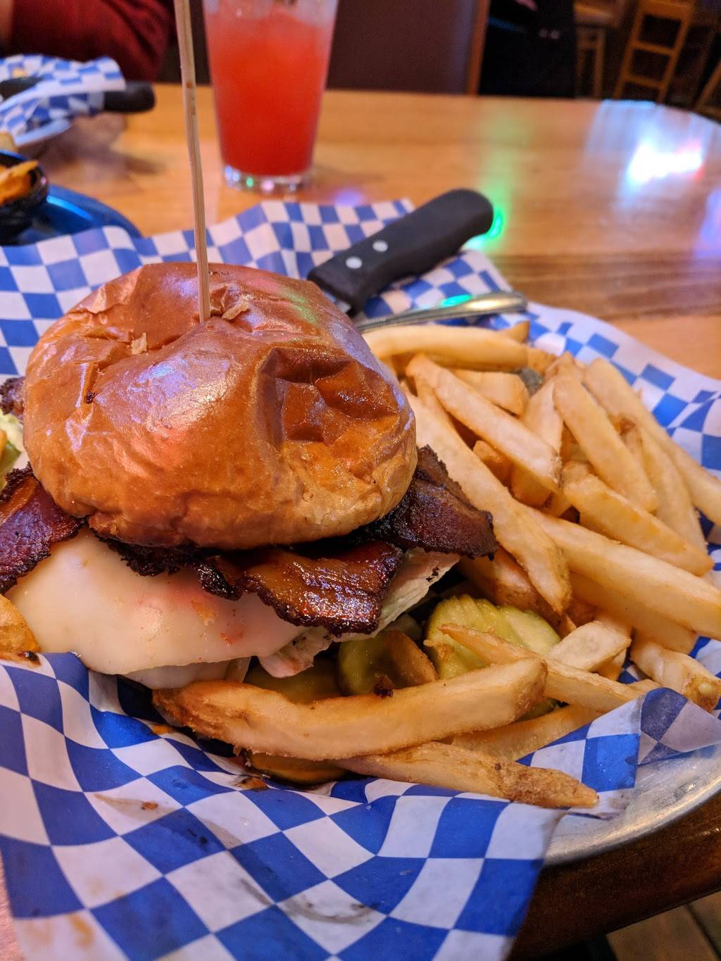 Famous Daves Bar-B-Que | restaurant | 7777 Rosedale Hwy, Bakersfield, CA 93308, USA | 6618292128 OR +1 661-829-2128