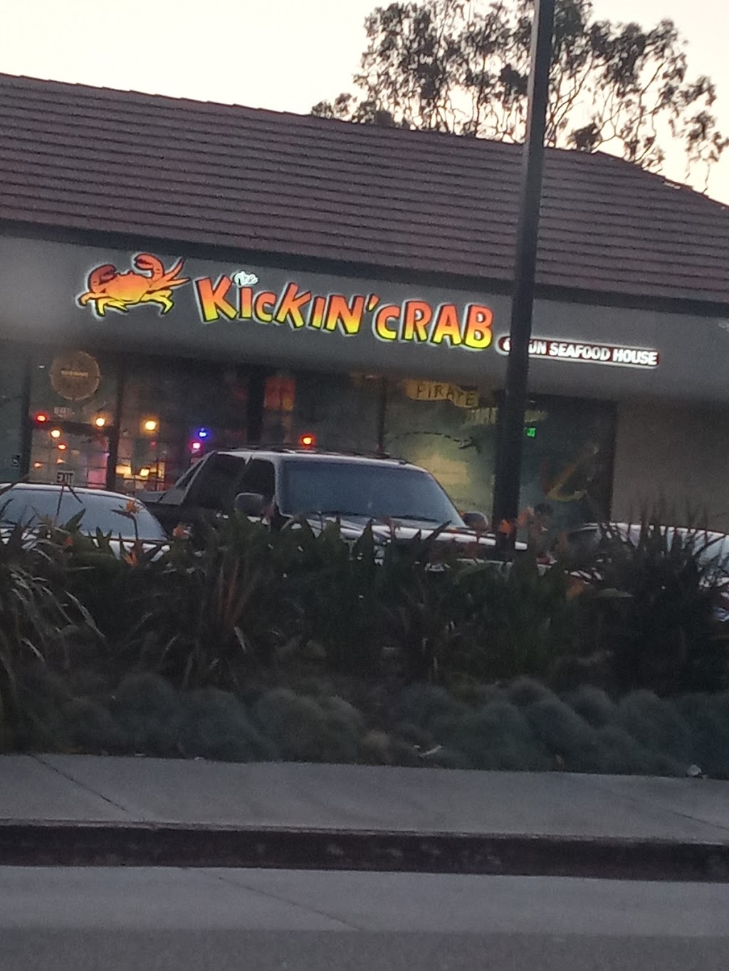 Kickin Crab | restaurant | 12130 E Carson St, Hawaiian Gardens, CA 90716, USA | 5624200111 OR +1 562-420-0111