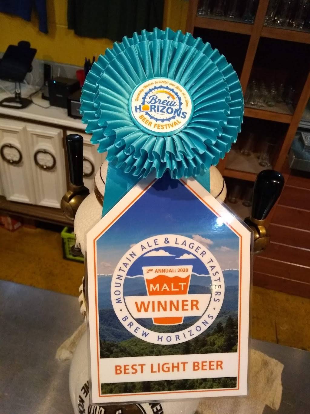 Guidon Brewing Company | restaurant | 415 8th Ave E, Hendersonville, NC 28792, USA | 8285957976 OR +1 828-595-7976