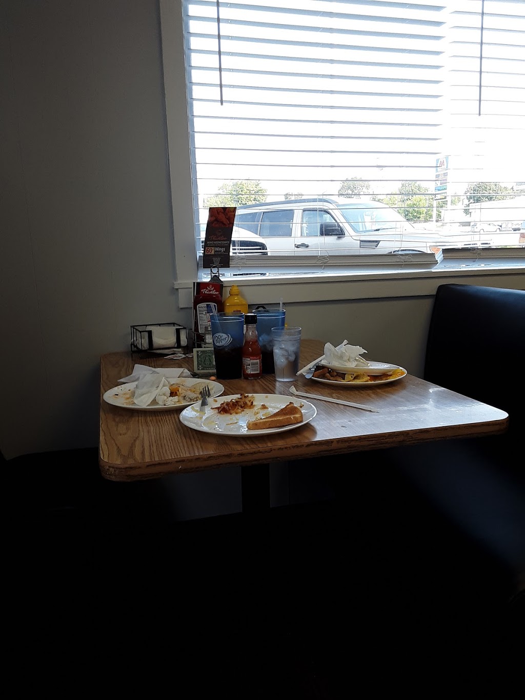 Thistles Family Kitchen | restaurant | 415 W Chestnut St, Union City, IN 47390, USA | 7659643500 OR +1 765-964-3500