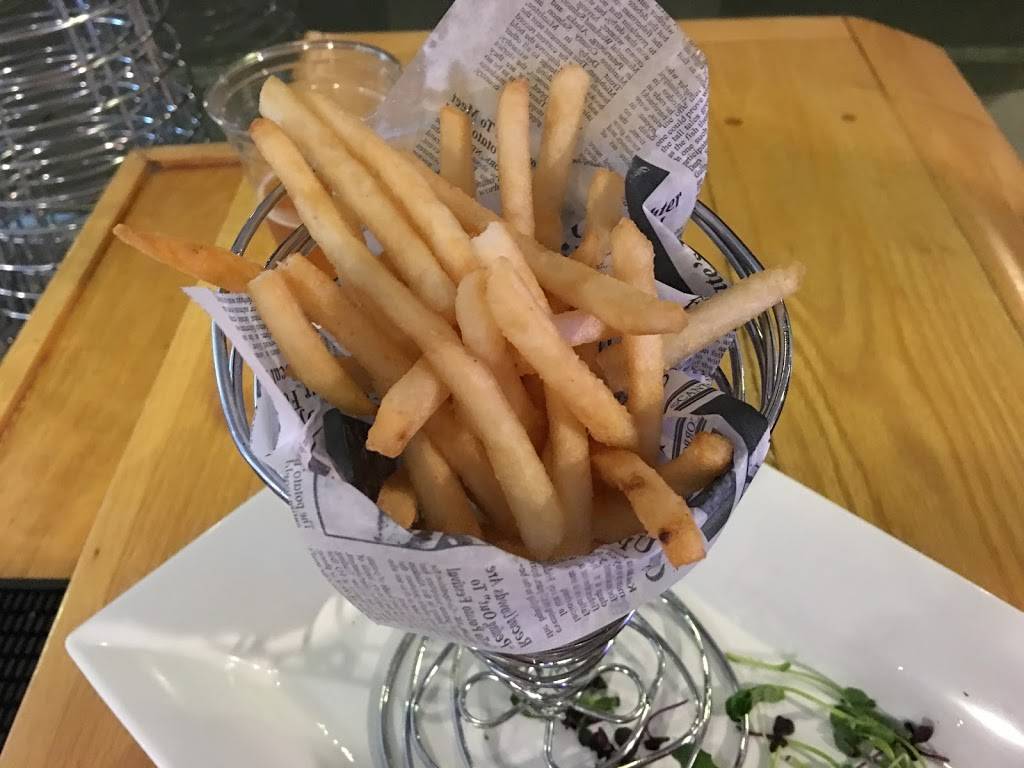 Kokomo’s Restaurant & Beach Bar | restaurant | 88 Hartford Ave Ext, Old Lyme, CT 06371, USA | 8603906403 OR +1 860-390-6403