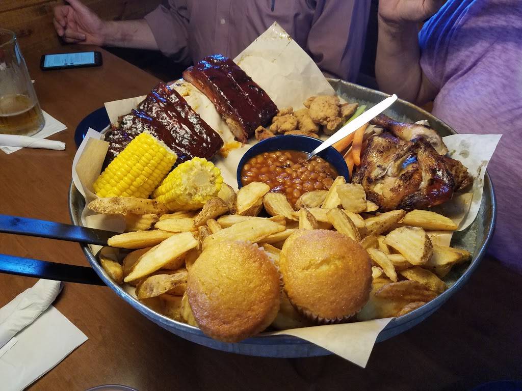 Famous Daves Bar-B-Que | restaurant | G3558 Miller Rd, Flint, MI 48507, USA | 8107204600 OR +1 810-720-4600