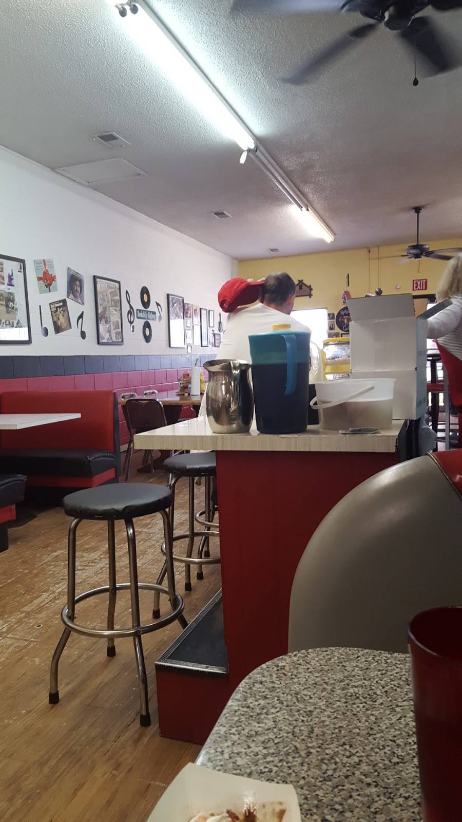 Rockabilly Cafe | restaurant | 103 S Front St, Selmer, TN 38375, USA | 7316456070 OR +1 731-645-6070