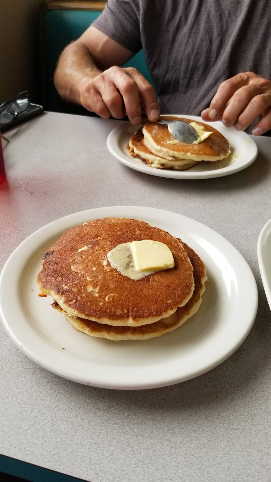 Js Cafe | restaurant | 20853 Grand River Ave, Detroit, MI 48219, USA | 3135337913 OR +1 313-533-7913