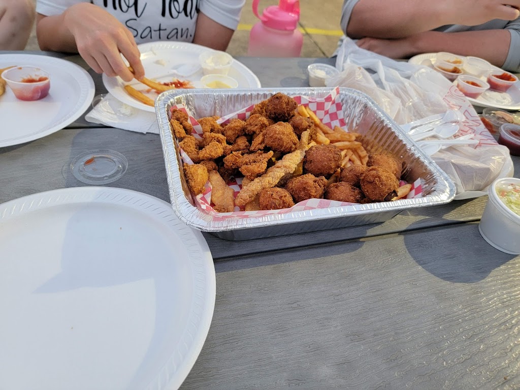 Mackey’s Catfish | restaurant | shopping center, 2300 W Main St, Russellville, AR 72801, USA | 4798576653 OR +1 479-857-6653