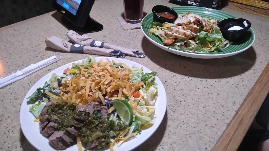 Applebees Grill + Bar | restaurant | 5800 N Mesa St, El Paso, TX 79912, USA | 9158338899 OR +1 915-833-8899