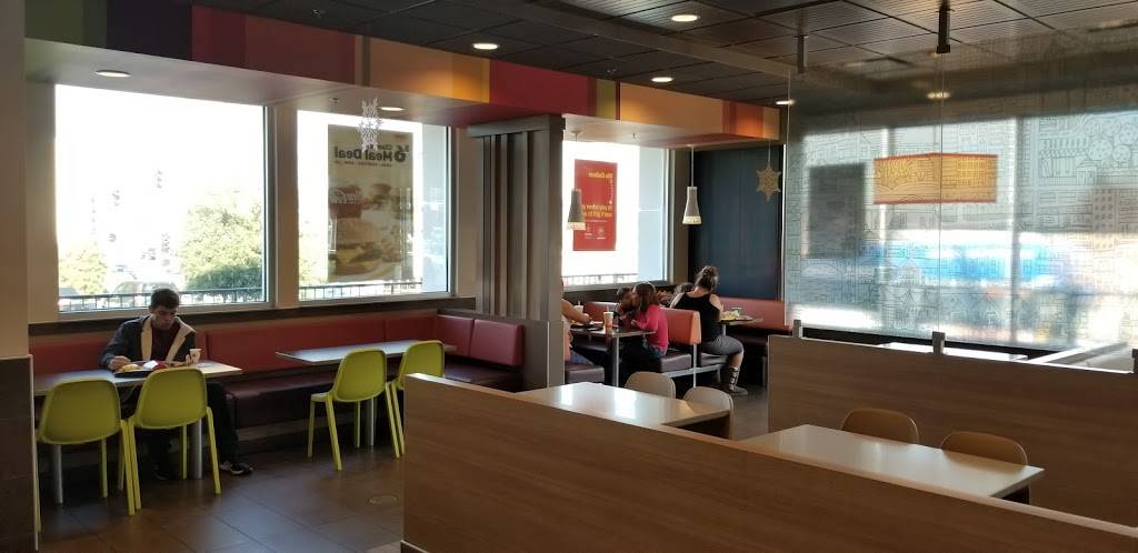 McDonalds | cafe | 310 S Lincoln Ave, Corona, CA 92882, USA | 9517356690 OR +1 951-735-6690