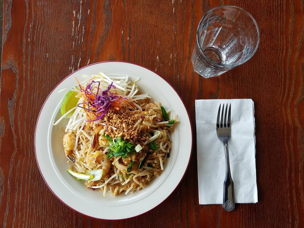 Yum Yum Thai Restaurant | restaurant | 900 N 160th St, Shoreline, WA 98133, USA | 2063621933 OR +1 206-362-1933