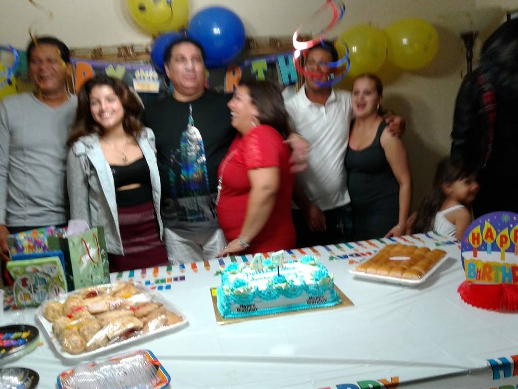 Cafe Krystal | restaurant | 3804 W 12th Ave, Hialeah, FL 33012, USA | 3055578751 OR +1 305-557-8751