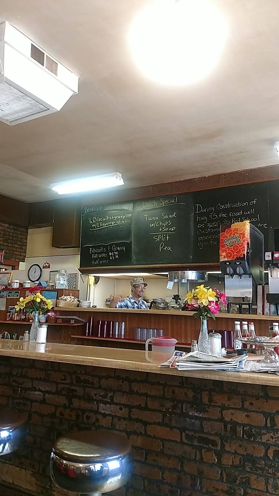 Red School Cafe | restaurant | 12320 Bristol Rd, Bristol, WI 53104, USA | 2628572652 OR +1 262-857-2652