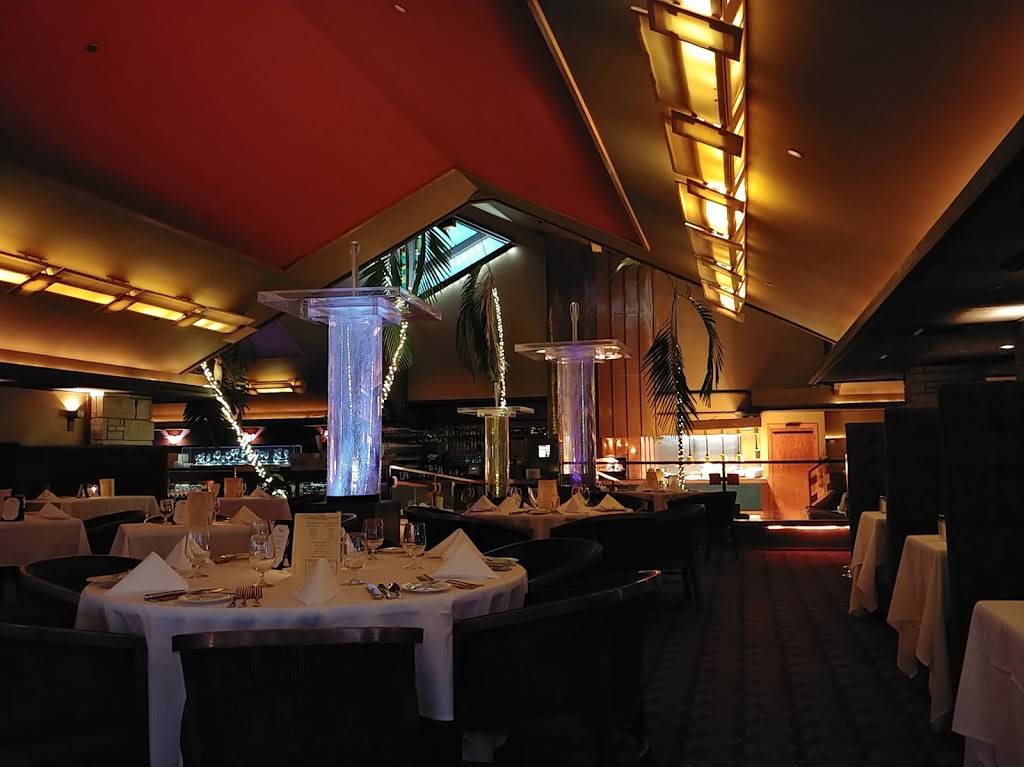 Fields at the Wilderness | restaurant | 511 E Adams St, Wisconsin Dells, WI 53965, USA | 6082531400 OR +1 608-253-1400