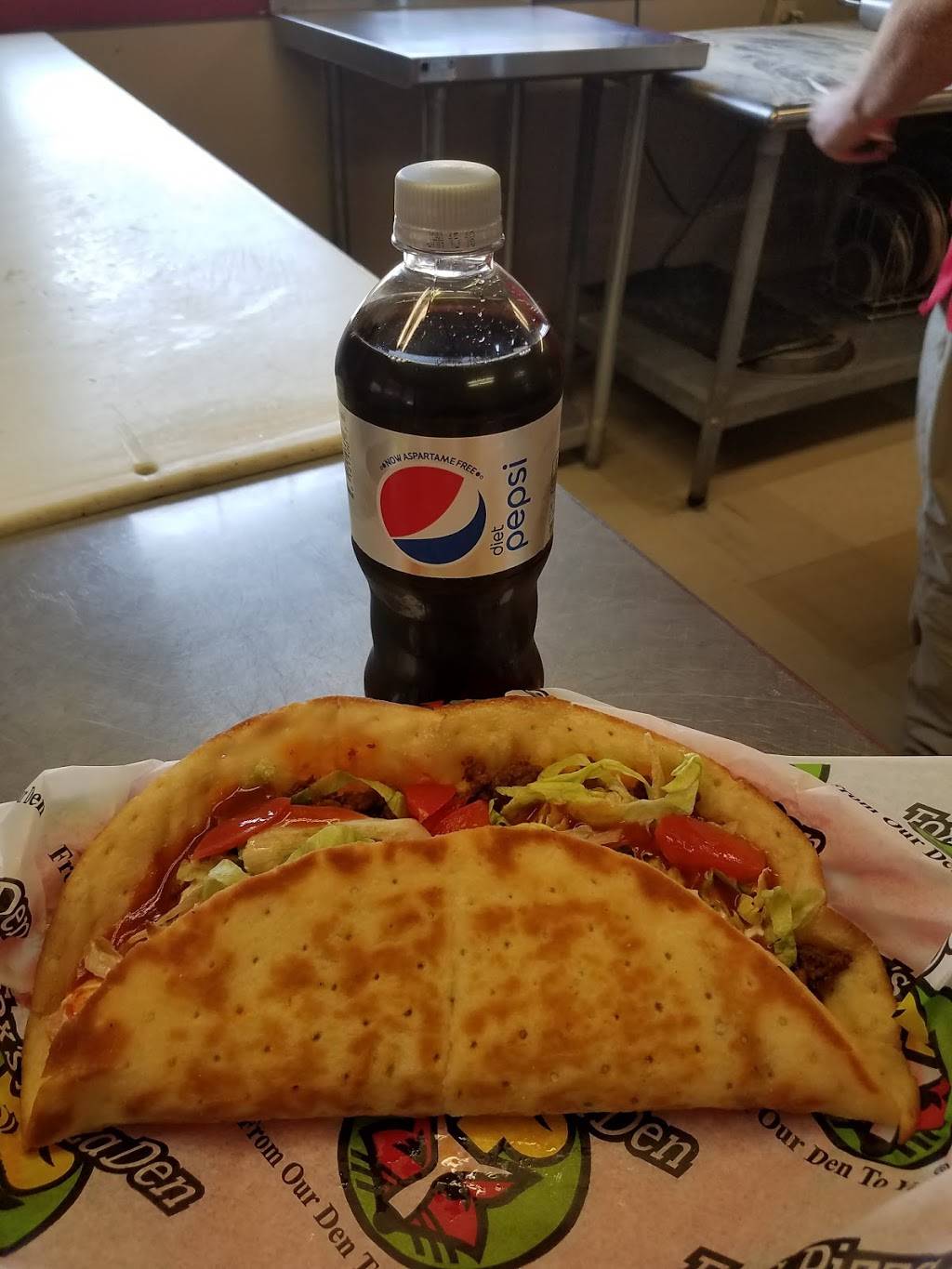 Foxs Pizza Den | restaurant | 224 Parkhill Dr, Parkhill, PA 15945, USA | 8145352456 OR +1 814-535-2456