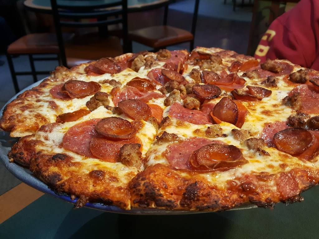 Round Table Pizza | restaurant | 3440 Marron Rd, Oceanside, CA 92056, USA | 7604345977 OR +1 760-434-5977