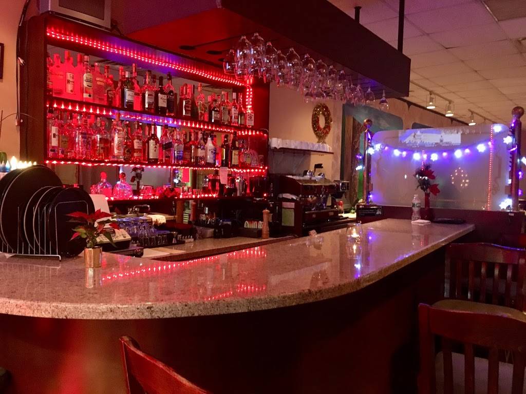 Mama Lina | restaurant | 7825 Springfield Blvd, Oakland Gardens, NY 11364, USA | 7184796155 OR +1 718-479-6155