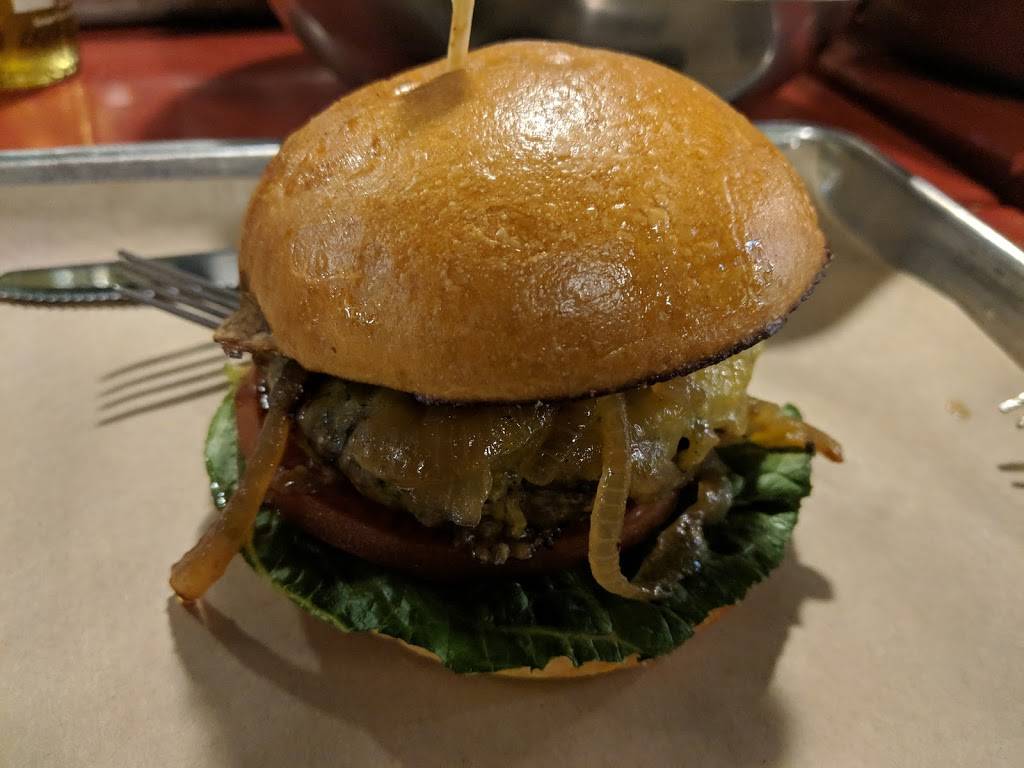 Smokin Moes | restaurant | 4530 TX-198, Log Cabin, TX 75148, USA | 9034897600 OR +1 903-489-7600