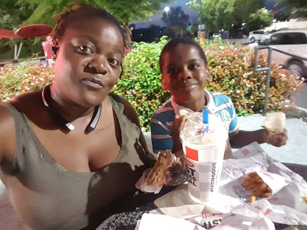 Checkers | restaurant | 3032 Queens Chapel Rd, Avondale, MD 20782, USA | 3012090398 OR +1 301-209-0398