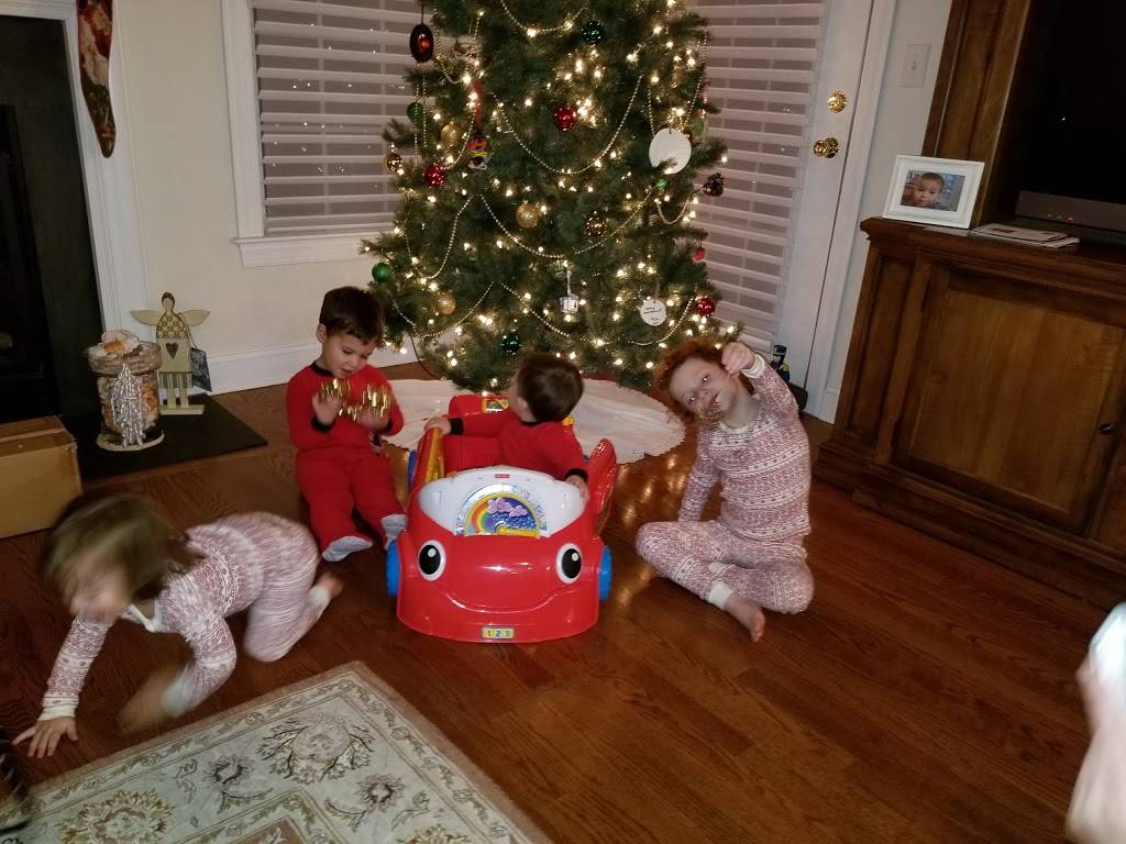 Copps Hill Plaza | shopping mall | 125 Danbury Rd, Ridgefield, CT 06877, USA | 2036355560 OR +1 203-635-5560