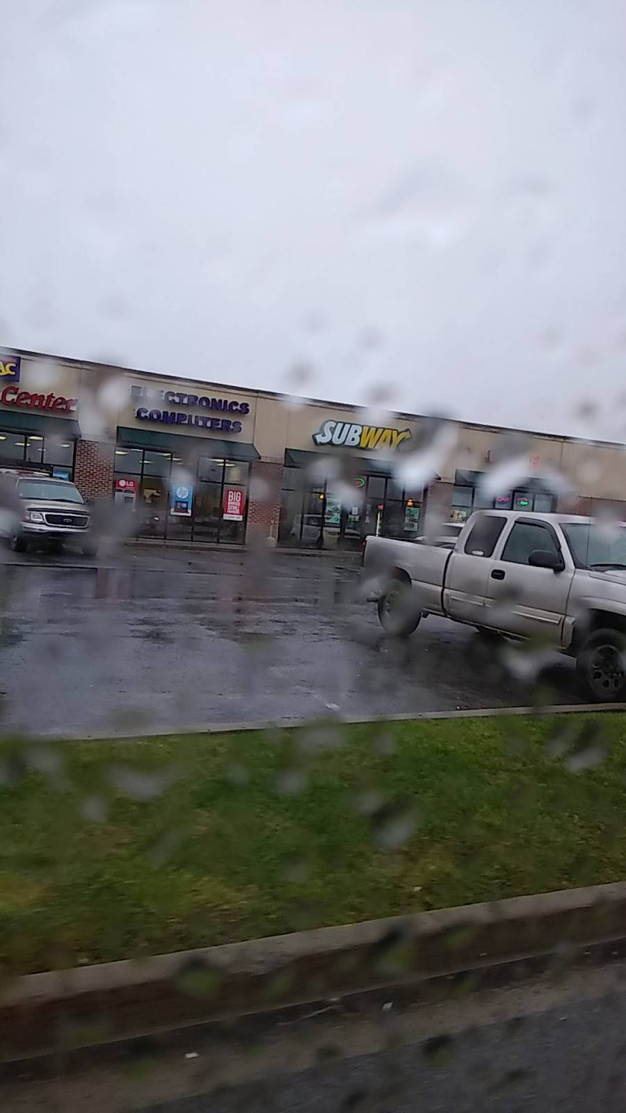 Subway Restaurants | restaurant | 248 Wal-Mart Drive, Kingwood, WV 26537, USA | 3043293492 OR +1 304-329-3492