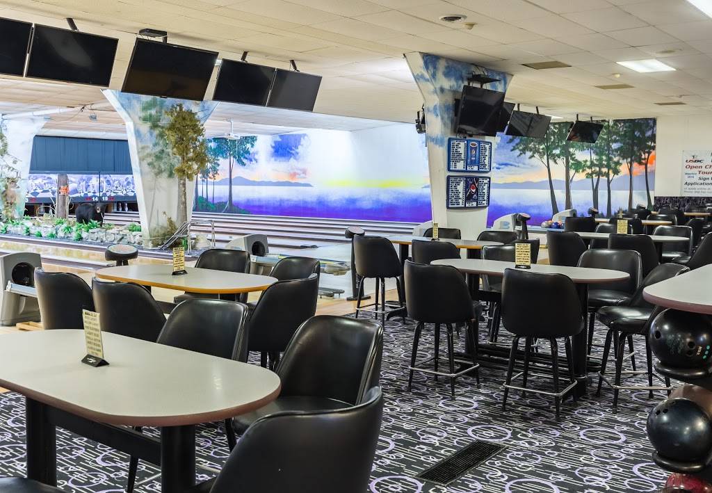 BC Lanes & The Venue Sports Bar and Grill | restaurant | 1199 S Michigan 75, Boyne City, MI 49712, USA | 2315826353 OR +1 231-582-6353