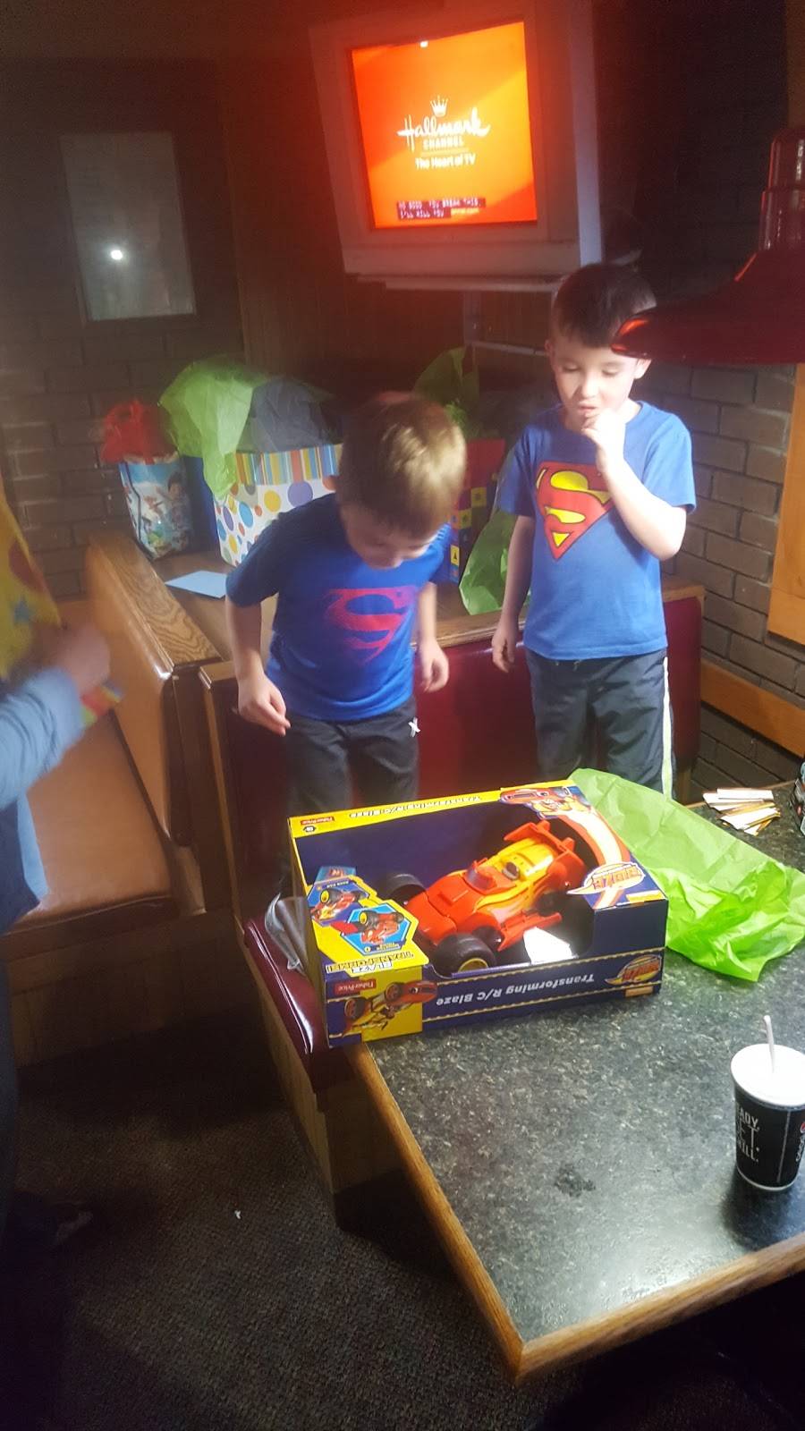 Pizza Hut | meal takeaway | US-25E Scenic, Pineville, KY 40977, USA | 6063376724 OR +1 606-337-6724