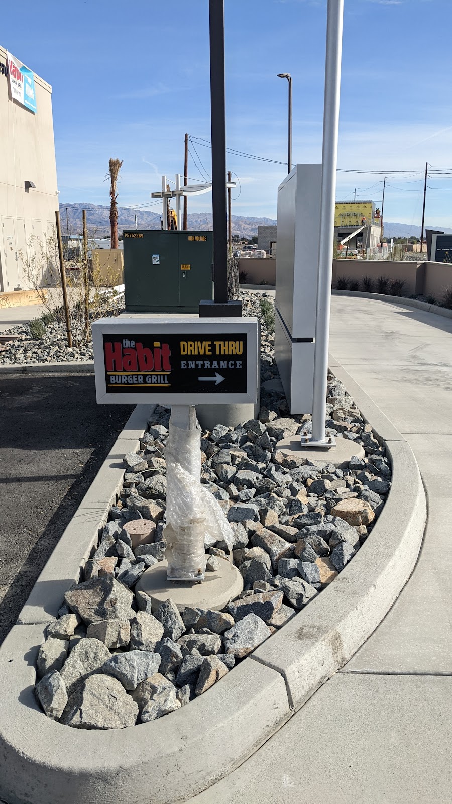 The Habit Burger Grill | restaurant | 73220 Dinah Shore Dr, Palm Desert, CA 92211, USA | 4423050020 OR +1 442-305-0020