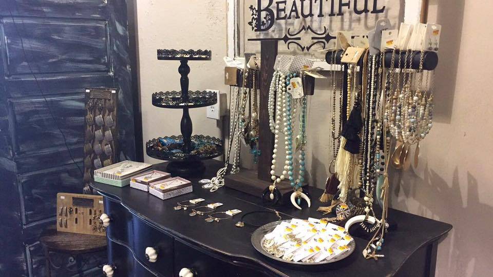 SoCute Boutique | bakery | 16 Public Square, Lawrenceburg, TN 38464, USA | 9312018002 OR +1 931-201-8002