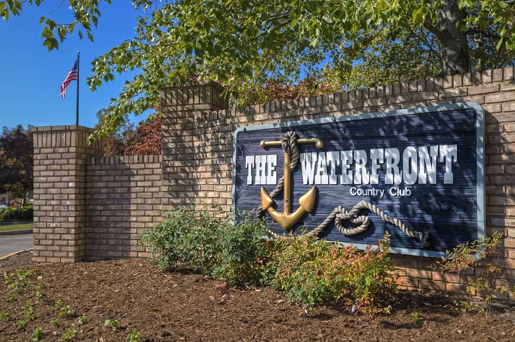 The Waterfront Country Club | restaurant | 275 Anchor Dr, Moneta, VA 24121, USA | 5407212397 OR +1 540-721-2397