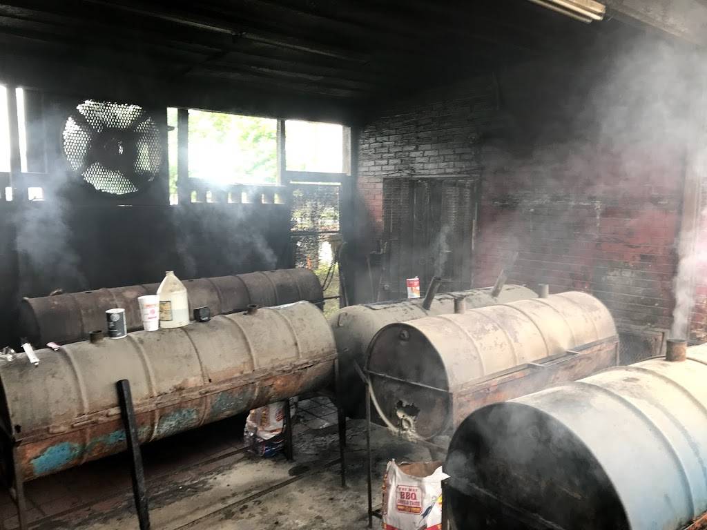 Chesters Barbeque | restaurant | 547 Veterans Pkwy, Columbus, GA 31901, USA | 7063201230 OR +1 706-320-1230