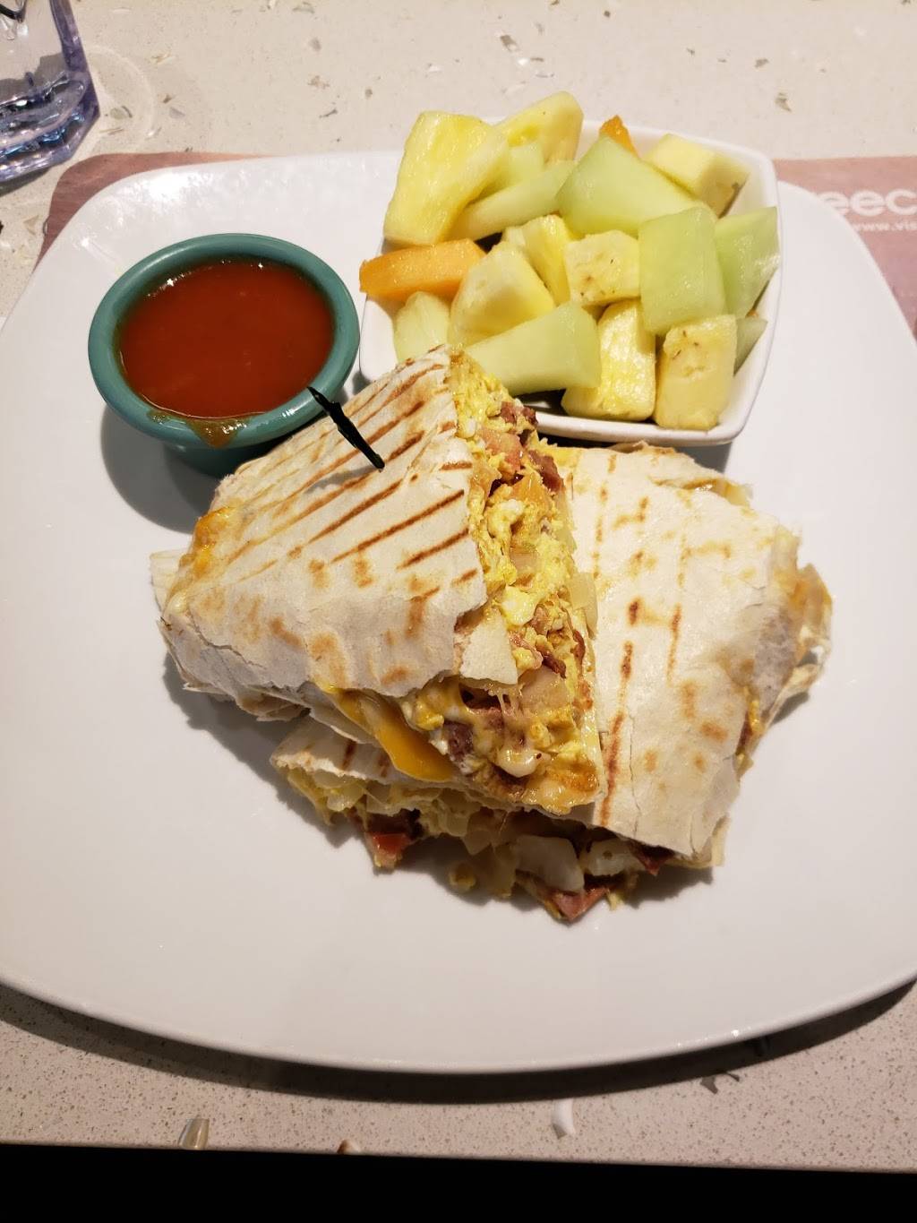 Tom Sawyer Diner | restaurant | 98 E Ridgewood Ave, Paramus, NJ 07652, USA | 2012620111 OR +1 201-262-0111