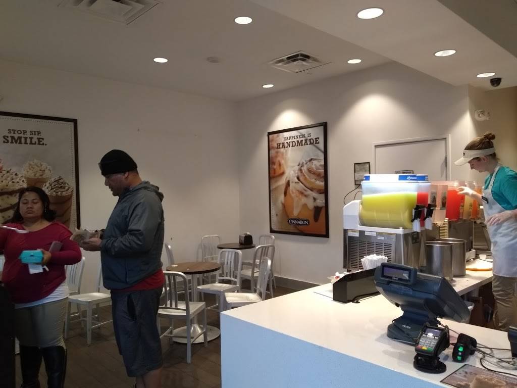 Auntie Annes | cafe | 2792 Livermore Outlets Dr, Livermore, CA 94551, USA | 9252927032 OR +1 925-292-7032