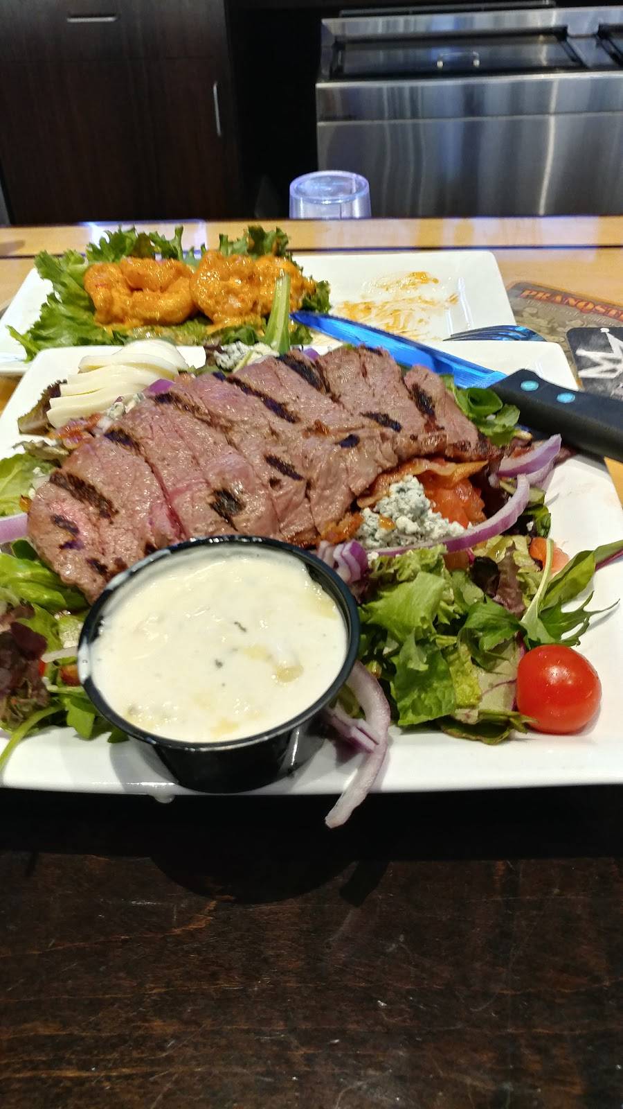 Holidays Pub & Grill | restaurant | 5533 Superior Ave, Sheboygan, WI 53083, USA | 9204598040 OR +1 920-459-8040