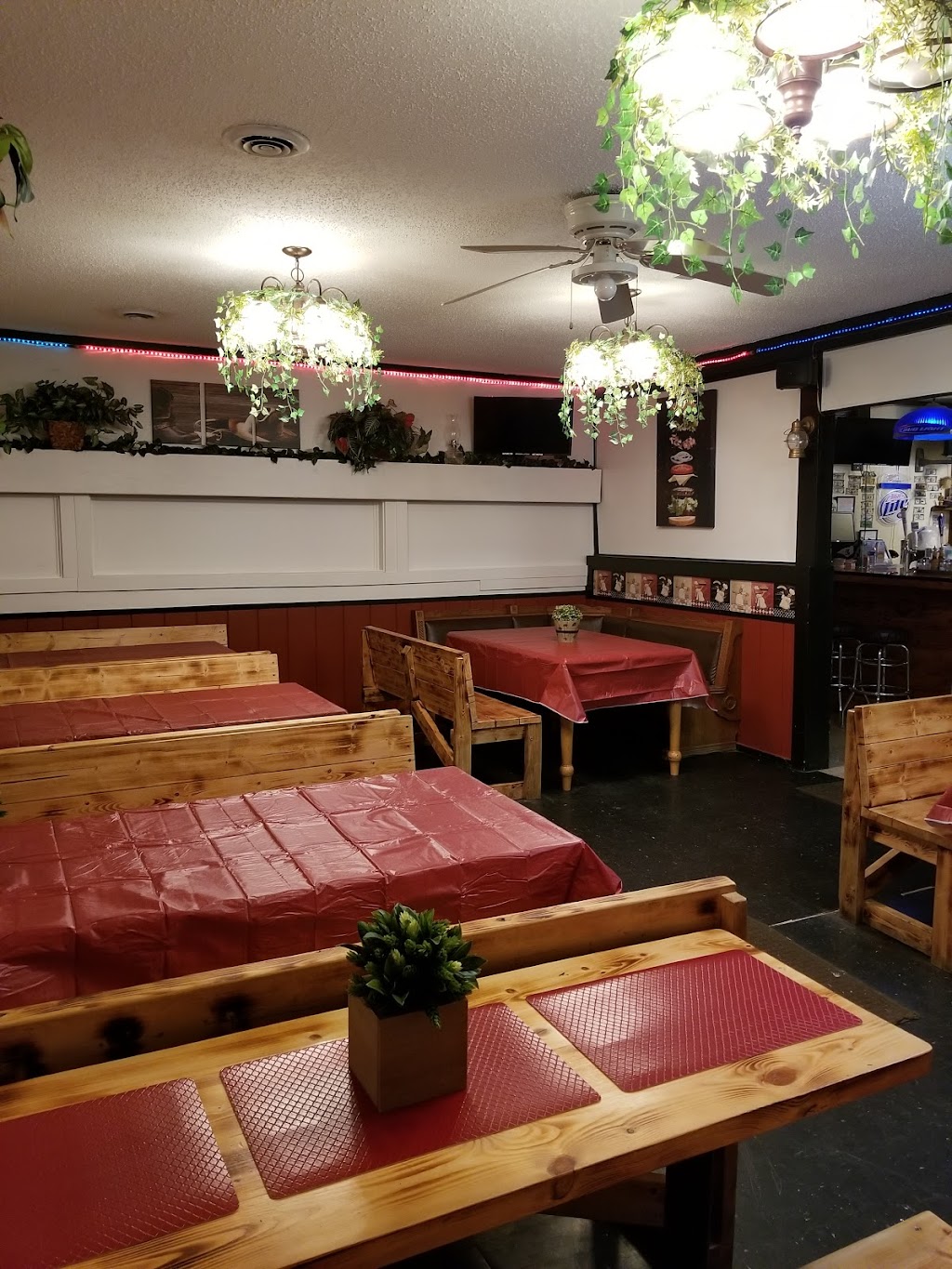 Three Legged Mule Pub & Pizza | restaurant | 12015 MO-101, Caulfield, MO 65626, USA | 4172843991 OR +1 417-284-3991