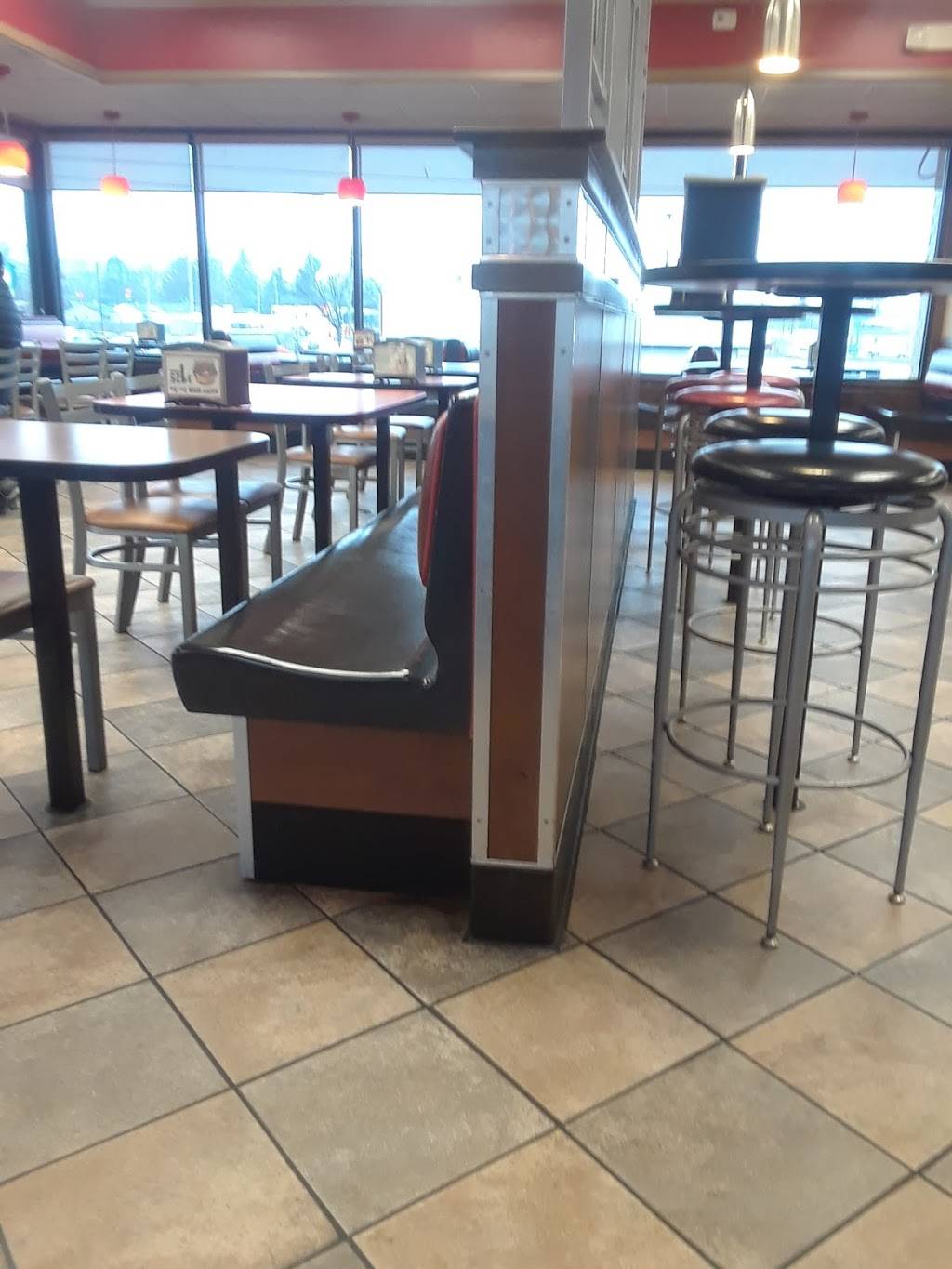 Hardees | restaurant | 2500 Conner St, Noblesville, IN 46060, USA | 3177734642 OR +1 317-773-4642