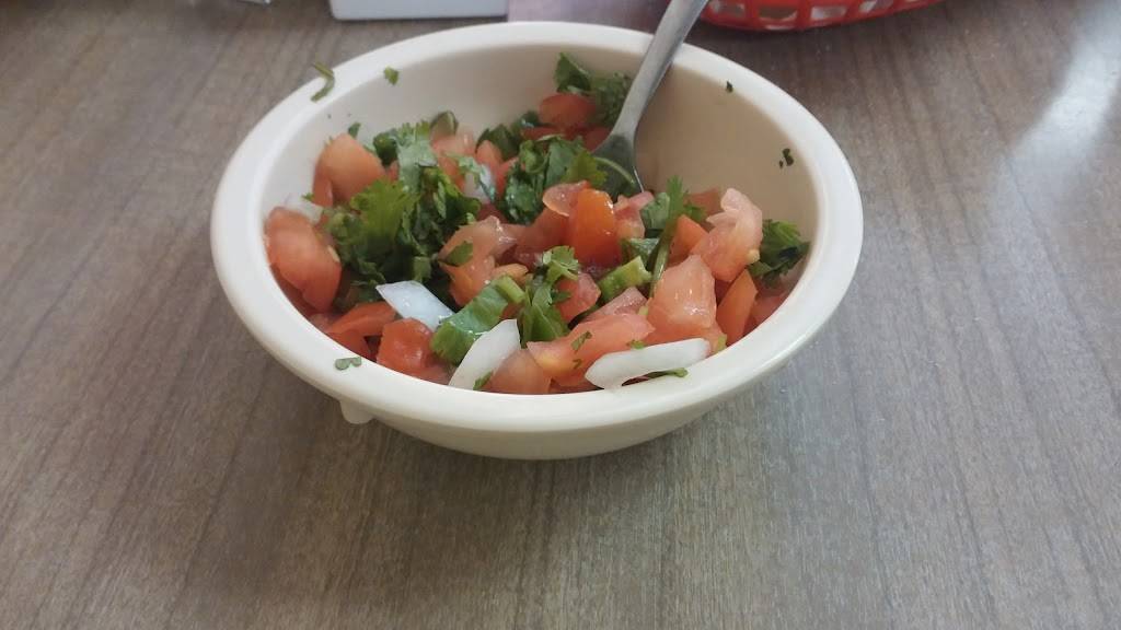 El Patio Restaurant | restaurant | 548 W Main St, Port Lavaca, TX 77979, USA | 3615526316 OR +1 361-552-6316